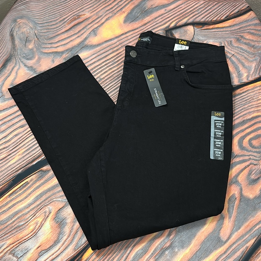NWT Women’s Jeans Lee Relaxed Mid Straight Petite sz 20w